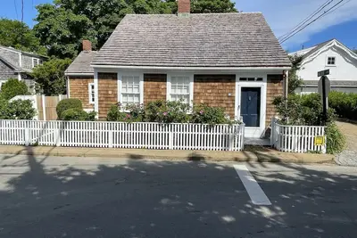 Image de Cottage Village Edgartown Charming1700 5 minutes Ă pied du centre-ville