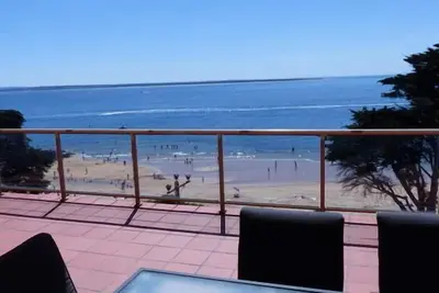 Image de Appartement sur la plage avec 3 lits et 2 salles de bains. Nous offrons Internet gratuit + Netflix