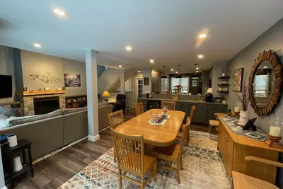 Image de Mountainside 4 Level Townhouse Sleeps 8