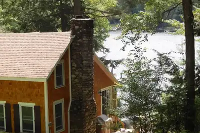 Image de Quintessential New England Lake Front Cottage