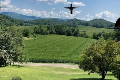 Image de Profitez d'une escapade en montagne tranquille dans les montagnes près de Franklin, en Caroline du Nord
