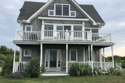 Image de La plage est à quelques pas! Chemin privé de la maison familiale haut de gamme! Réservez pour 2020.
