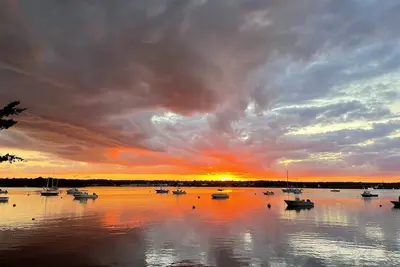 Image de Billets de couchers de soleil paisibles au bord de l'eau sur la lagune / vignoble Sound-Boat disponibles