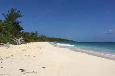 Image de Cottage en bord de mer avec vue sur l'océan à 50 miles et accès à la piscine