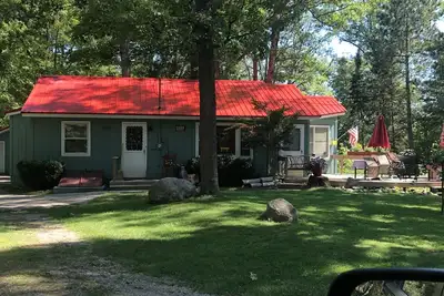 Image de Hilltop Cottage Overlooking Lake W \/ Extra Bunkhouse And Pet Friendly!