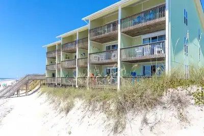 Image de Beachcomber - Condo Oceanfront, 6 personnes