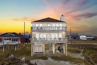 Image de 4 Bdr. , 2. 5 Bath | Accueil en bord de mer | La retraite familiale parfaite