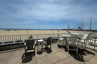 Image de Georgous Grand Ocean Front Condo sur Boardwalk w / balcon étendu peut accueillir 11