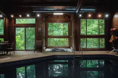 Image de Ohio à l'automne est toujours magnifique! En semaine disponible. Piscine intérieure chauffée.