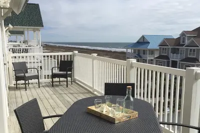 Image de \"Un autre jour à la plage\" -Ocean View- Pool Club