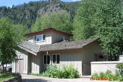 Image de Cozy 2 Chambres / 1Ba, Wifi, accès à pied des remontées mécaniques, rivière, piste cyclable et Downtown