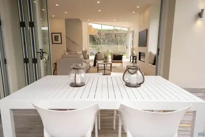 Image de Belle maison de plage ouverte ensoleillée