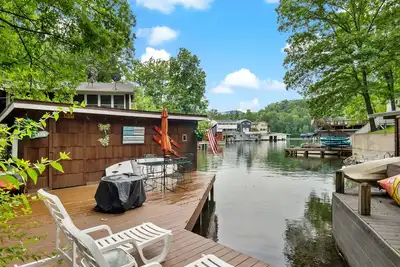 Image de Accueil Lakefront abordable! Cottage dans les vacances Cove-Carolina Properties