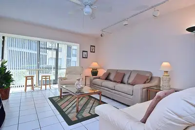 Image de Détendez-vous dans le style de Bay Oaks à Siesta Key - Regardez Dolphin sur la baie! E-81