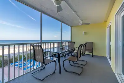 Image de Nouveau! Condo haut de gamme entièrement rénové! Front de mer et piscine chauffée Gulf View # 102