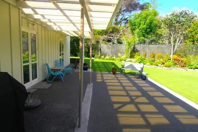 Image de Lodge calme confortable dans un jardin pittoresque et Orchard