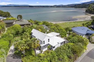 Conception architecturale Front De Plage. Kaiteriteri, UNITÉ De Studio privée semi-détachée.