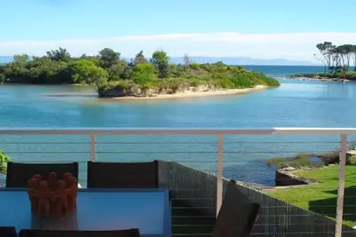 Image de Shore Chose Absolute Waterfront - Currarong. Maison de plage familiale et luxueuse