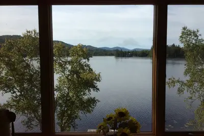 Image de Maison avec 150 pieds au bord du lac privé sur Burns Pond-calme, rustique, accueillant et confortable
