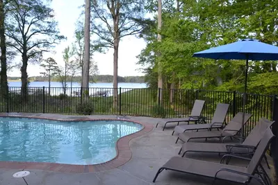 Image de Plaisir à terre! Perfect Waterfront Get-a-Way ** Nouveau pour 2019! Jacuzzi! **