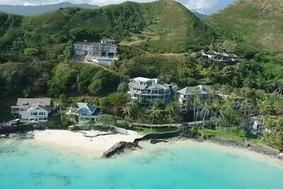 Image de Maison Oceanfront 3 étages avec des vues spectaculaires et accès à la plage isolée!