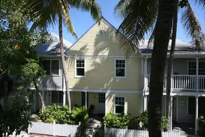 Image de Villa Fleur at Shipyard Condominiums