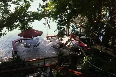 Image de Waterfront w / Kayaks, ponts, glissade d'eau, Boatlift, se détendre, amusant!