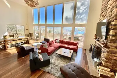 Image de Retraite moderne de 6 chambres, vue imprenable sur le lac, près du village, 16 personnes!