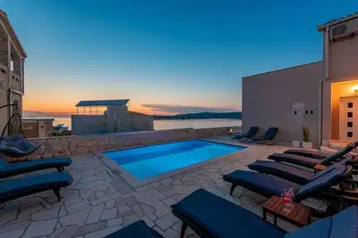Image de \"Fugue parfaite\" dans une baie calme avec vue sur la mer et piscine zone de détente-app 4 (for6)