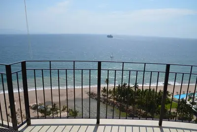 Image de Condo en bord de mer avec une vue magnifique sur l'océan et la rivière