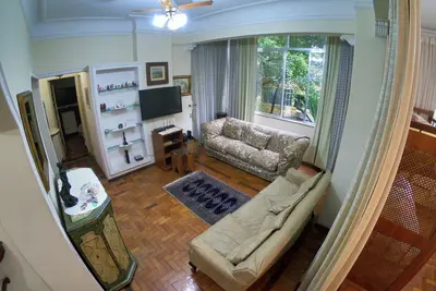 Image de Grand appartement, meublé, 1 pâté de maisons de la plage de Copacabana.
