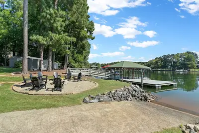 Image de Nouvelle Liste! \"All Decked Out\" -Lakefront- tout nouveau décor-jamais loué auparavant-