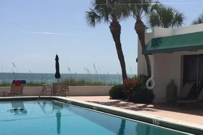 Image de Front de mer sur la magnifique clé du Lido et à quelques minutes de St Armands et du centre-ville de Sarasota