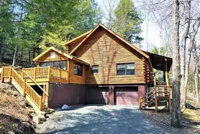 Image de Log Home Avec 172 Pieds De Front Et Dock Au Lac \/ Saratoga A 20 Miles