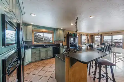 Image de Mountaintop Chic Luxurious Home Sleeps 20. Il est temps de planifier votre voyage de ski 2019/20: