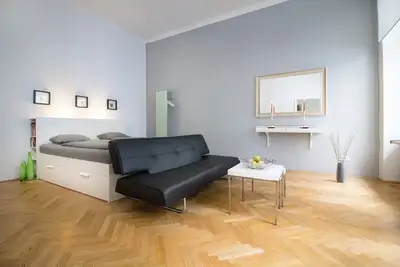 Image de Appartement récemment rénové-3 min à pied historique City Center