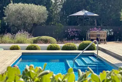 Image de Villa moderne avec piscine privée et jardin