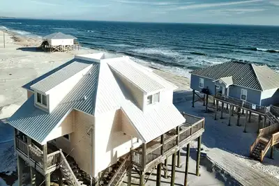 Image de Kowabunga! Grande maison de plage du côté du golfe avec piscine, salle de jeux, nid-de-corbeau