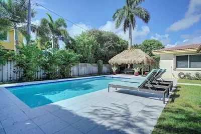Image de Marchez jusqu'à la plage et les restaurants! 4br Solar chauffée, piscine d'eau salée avec Tiki Hut!