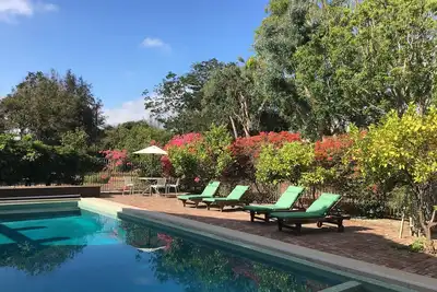 Image de Beverly Hills Estate Guesthouse avec piscine