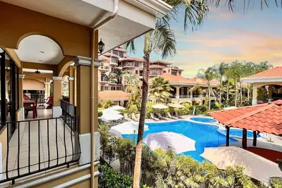 Image de Luxe 2 chambres Ă quelques pas de la plage et des commerces. Une oasis tropicale