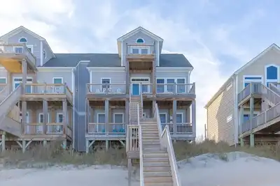 Image de Superbe Oceanfront 5 Br + Loft Home, ascenseur, vues spectaculaires - Inn Luxury North
