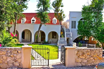 Image de Luxe Belle Vue mer Maison, étapes de la plage et de la 5ème avenue - Piscine privée! !