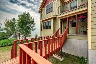 Image de L'auberge à Croftville Road Cottages # 5. Sur la rive du lac Supérieur.