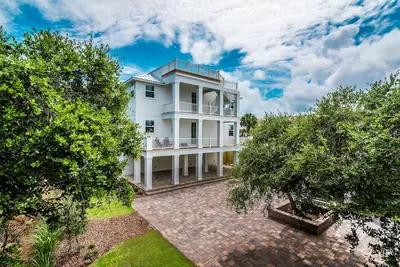 Image de Castlegate Vacation Rental - Superbe vue sur le château et la plage - Immense Sky Deck