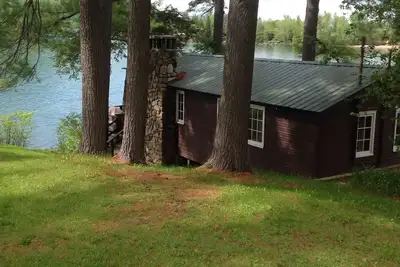 Image de Cottage Lakefront sur le Nord-Shore de Lake George (avec wifi)