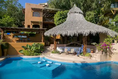 Image de Magnifique Villa Avec une Astonishing vue sur la baie de Zihua!