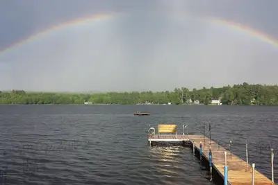 Image de Accueil privé au bord du lac - bain à remous - idéal pour les familles - grande cour - entrée calme et peu profonde