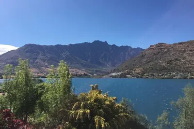 Montagne magnifique vue sur le lac