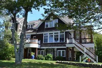 Image de Waterfront Great Gatsby Beach Cottage, luxueux, élégant, calme, Beachy, moderne